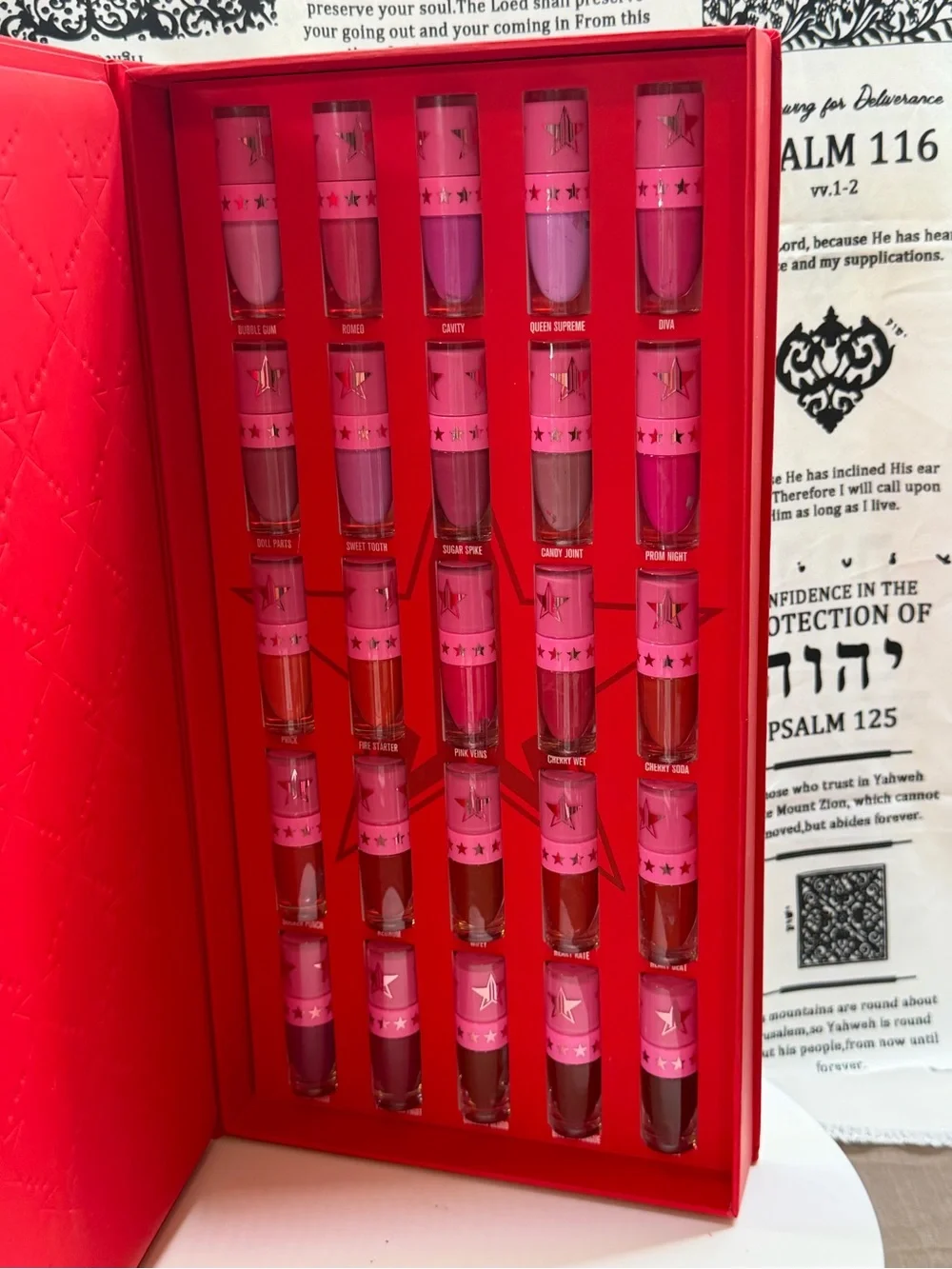 New Jeffree Star Red Vault
